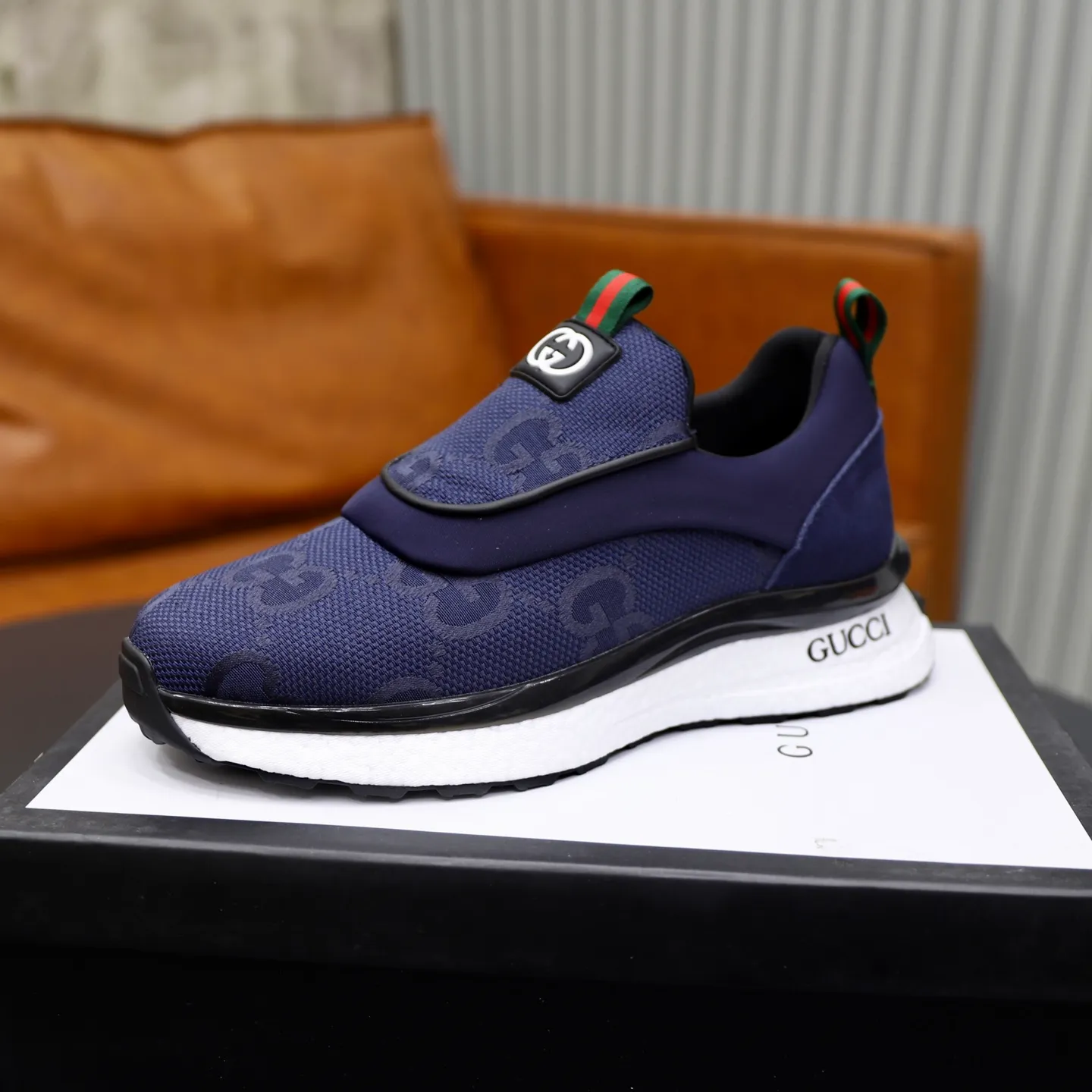 Ex-factory price: 462💰🙅‍♂️🙅‍♂️🙅‍♂️ Brand: Gucci GuCCI Standard code: 38-44 (45 customized) Grade: Same as the official website Material: Original leather stitching brand cloth Comfortable and breathable lining Lightweight and wear-resistant sports outsole Style category: Men's fashionable casual shoes Running sneakers Distinguished luxury brand elements Top luxury Color: actual picture color